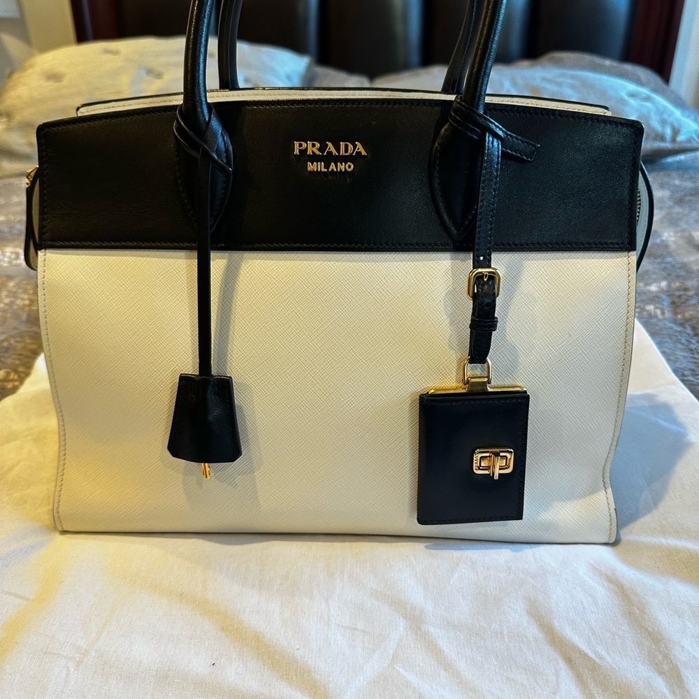 Prada handbag - Picture 3 of 16